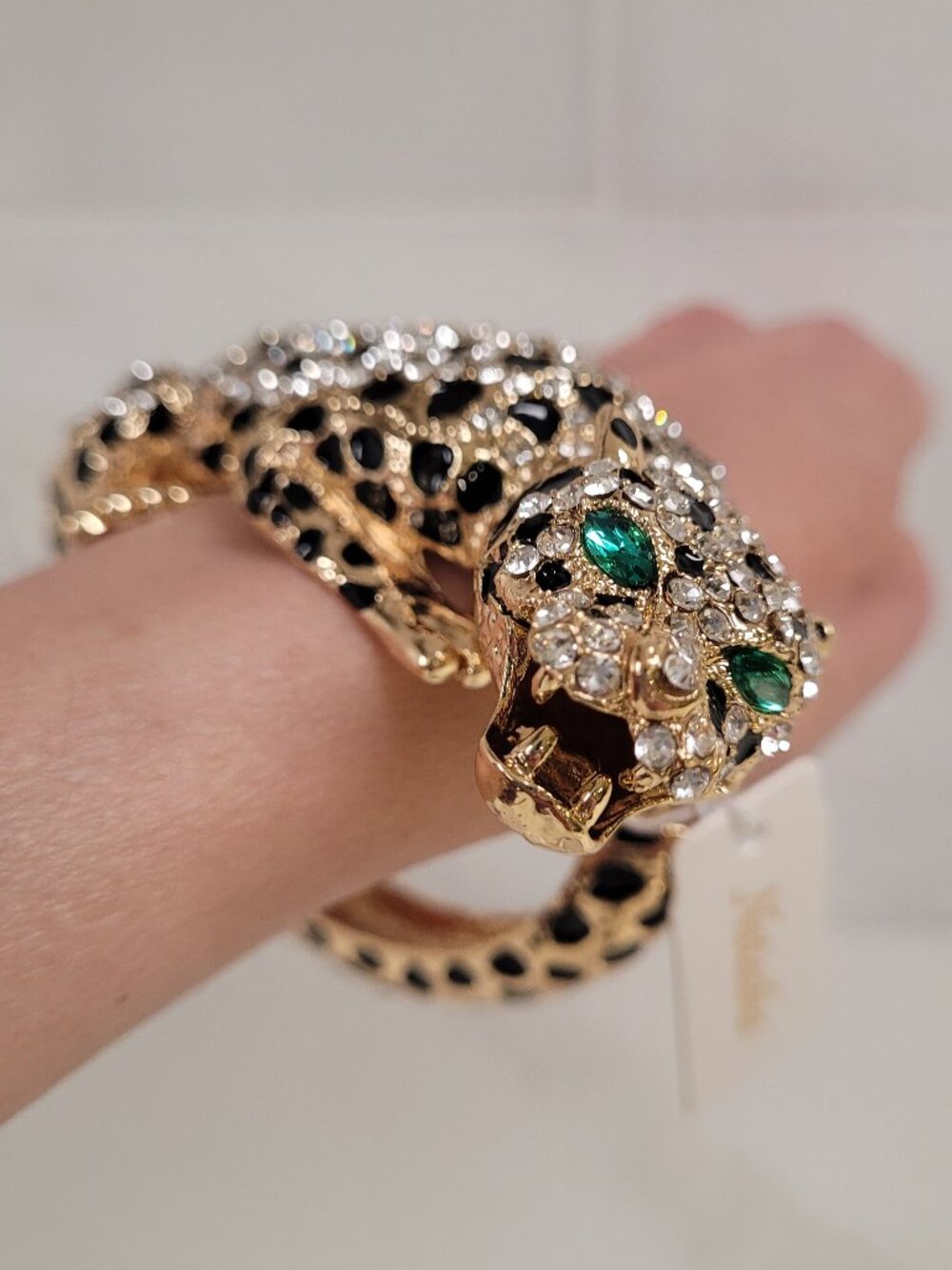 Stunning Fearless and Majestic Tiger Bracelet. Gold-Tone. Sparkly. Natasha. New. - Picture 4 of 15